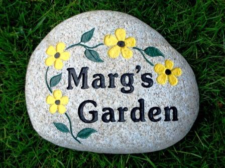 Marches garden stone with engraved flowers