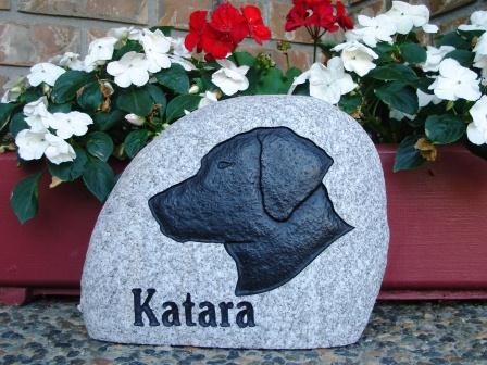 Silhouette of the dog "Katara" engraved in stone